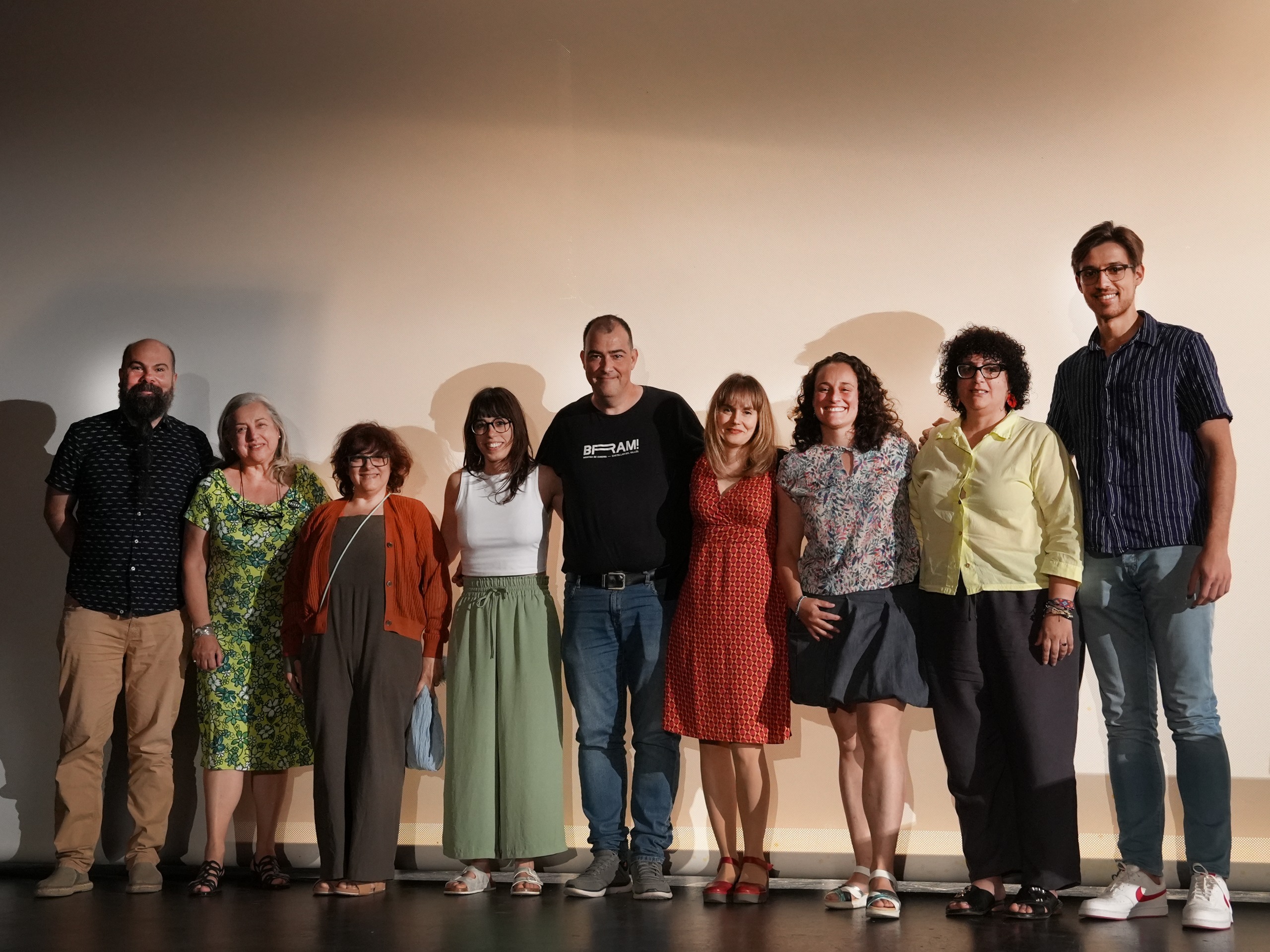 Membes de la nova junsta de la Federació Catalana de Cineclubs. Al centre, Àlex Portolés, el nou president. || CEDIDA