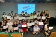 Els alumnes de FEDAC Castellar amb l'alcaldessa de Castellar, Yolanda Rivera, i la regidora d'Educació Anna Riera