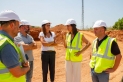 El solar que ocuparan les noves piscines municipals es va transformant en l’aspecte que hauran de tenir a finals de maig del 2026, quan es calcula que s’acabaran les obres.