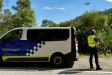 Un agent de la Policia Local pilotant un dron
