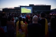 Castellarencs seguint la final de l'Eurocopa del 2024 a la plaça d'El Mirador.