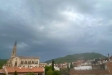 Imatge del cel amenaçant pluja amb la Catedral del Vallès i el Puig de la Creu de fons