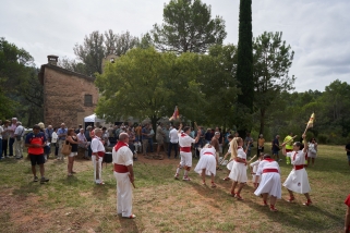 Actuació del Ball de Bastons a l'Aplec de les Arenes || Q. Pascual