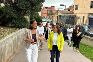 Paneque i Rivera acompanyats de membres del consistori en l’accés al Palau Tolrà || O. Ferran