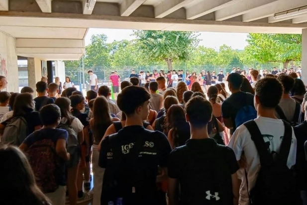 Un instant de la concentració a l'IES Puig de la Creu | @inspuigdelacreu
