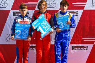 Morales (al mig) al podi del circuit aragonès | Cedida