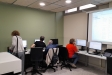 L’alumnat a la reformada aula d’informàtica de l'EMPA Les Teixidores