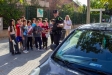 Una de les agents de la policia local durant el taller a l’Escola Sant Esteve.