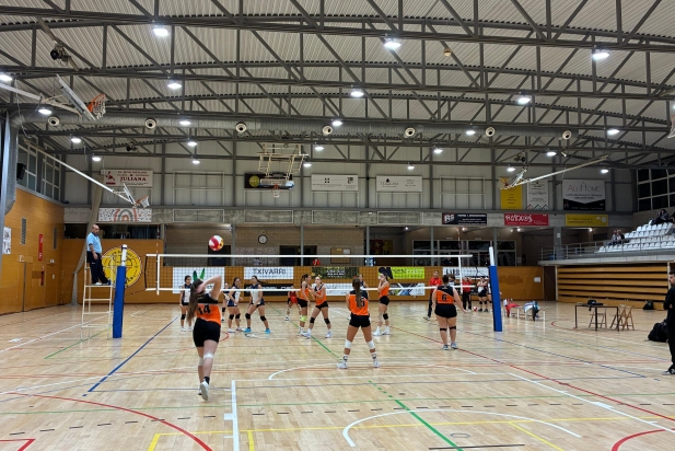 L'equip femení jugant al Puigverd | O.Ferran