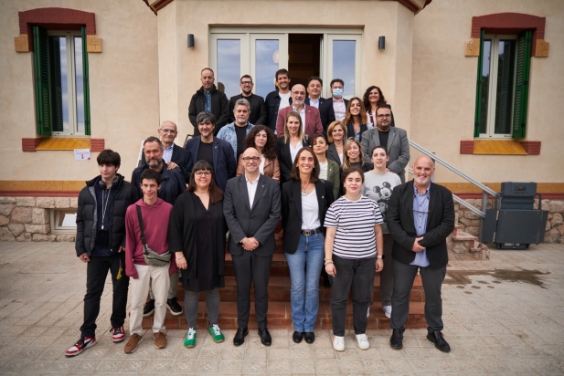 Foto de família en finalitzar l'acte | Q.Pascual
