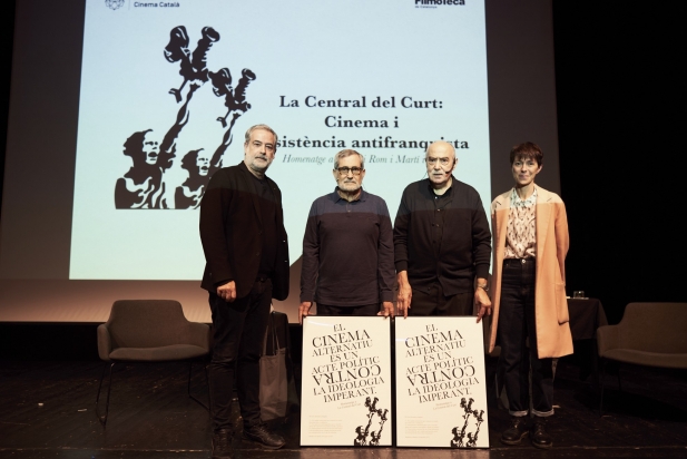 Joan Martí i Valls i Josep Miquel Martí i Rom van rebre un obsequi a mans de Carlos R.Rios | Q.Pascual Joan Martí i Valls i Josep Miquel Martí i Rom van rebre un obsequi a mans de Carlos R.Rios | Q.Pascual