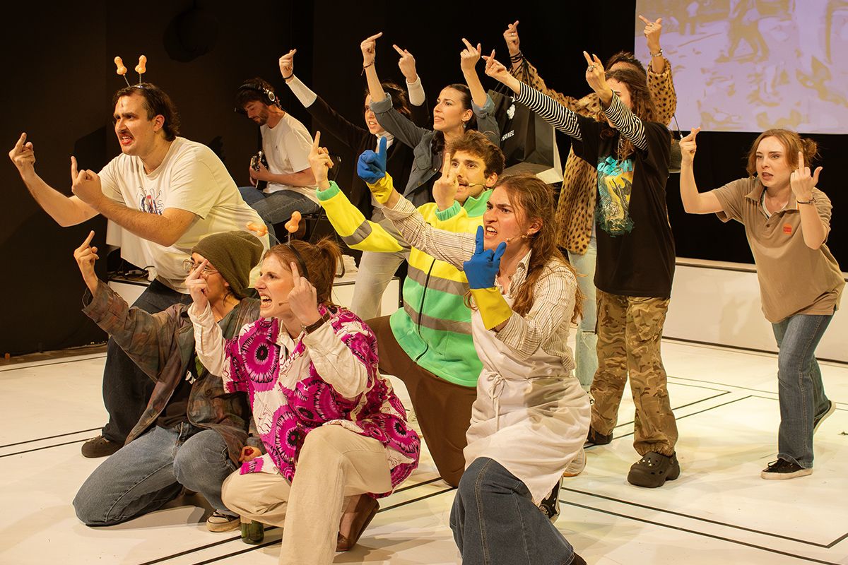 Moment de l'obra 'Això no es pot saber', on hi participa la castellarenca Fiona Salvador. ||CEDIDA Moment de l'obra 'Això no es pot saber', on hi participa la castellarenca Fiona Salvador. ||CEDIDA