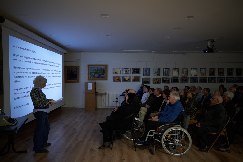Carme Pelayo, presidenta del CEC, es va adreçar als assistents a la inauguració de la Biblioteca Josep Sors. || Q. P.