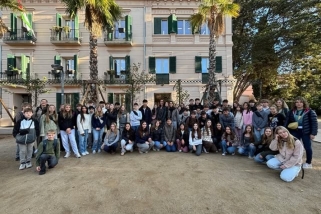 Foto dels alumnes danesos durant la recpeció institucional