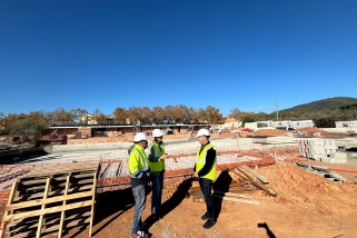L’alcaldessa Yolanda Rivera i el tinent d’alcalde Pepe Leiva han visitat les obres de la piscina aquesta setmana. || Aj. Castellar