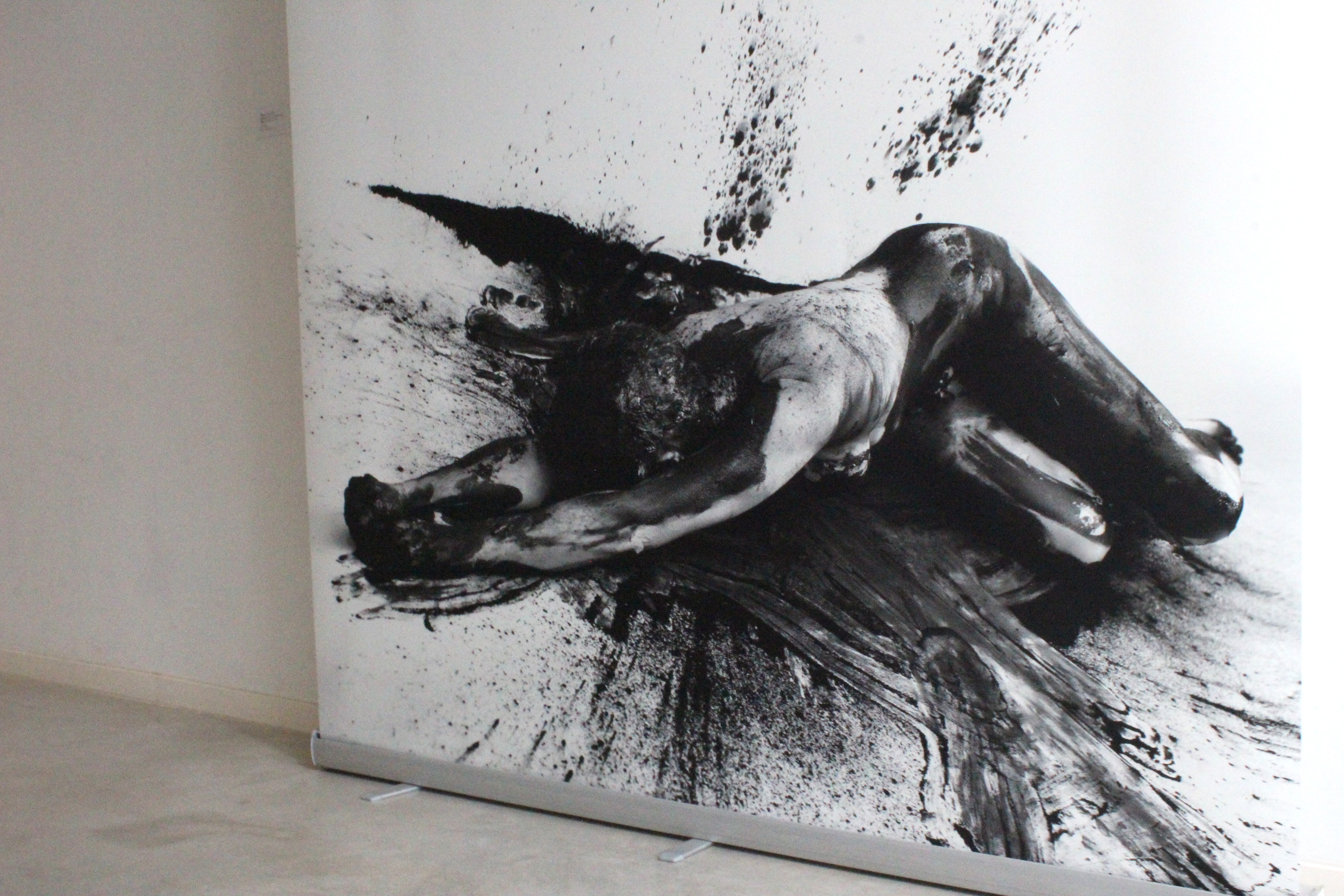 Roll-up que forma part de la mostra 'Identitat esculpida'. || IVET VALBERDE