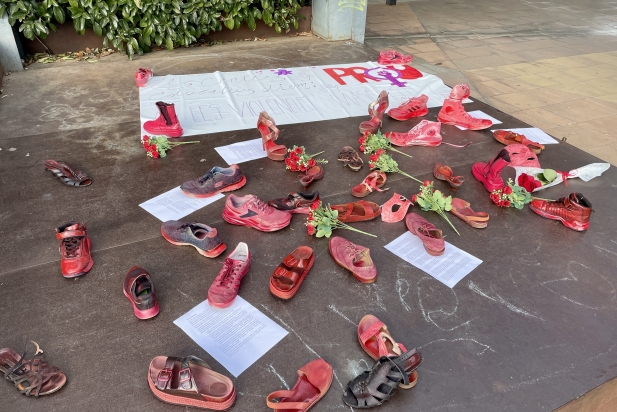 Ofrena de sabates dels alumnes dels centres.