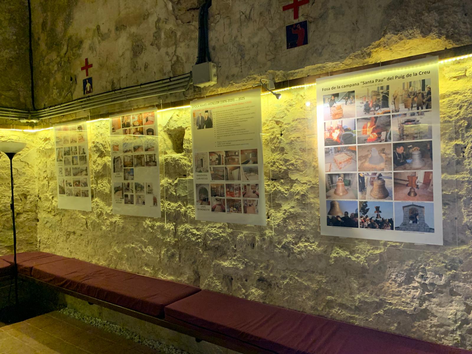 Plafons explicatius amb imatges de l'evolució del Puig de la Creu. ||M. A.