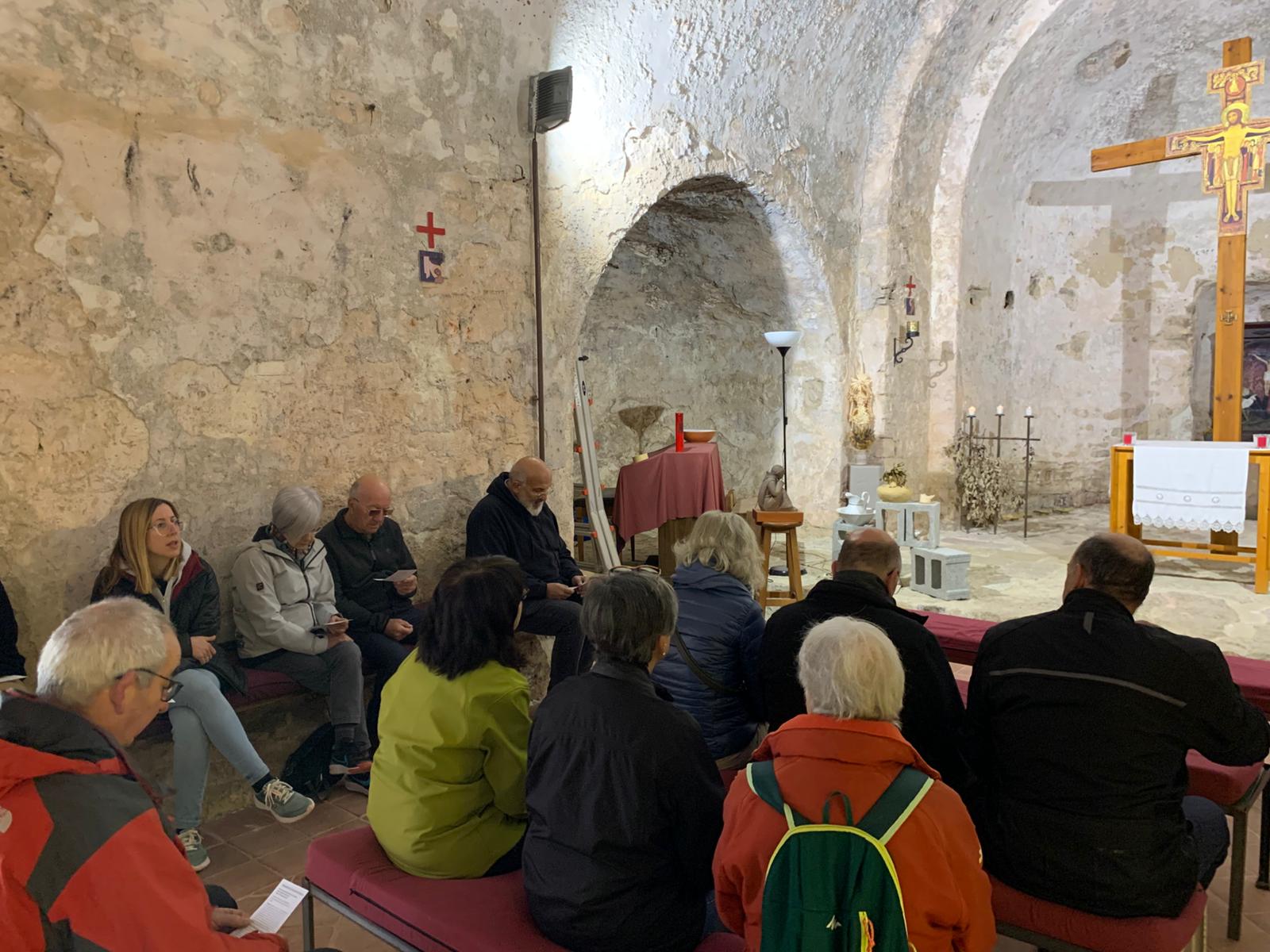 Assistents al centenari de la reconstrucció del Puig de la Creu i desè aniversari de la campana Santa Pau. || M. A.