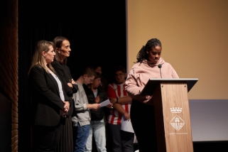 Alumnes de l'institut Agustí Serra i Fontanet han llegit el manifest | Q.Pascual