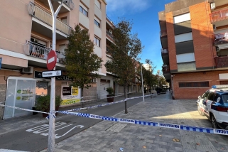 Durant una estona el carrer Montcada ha quedat tallat com a conseqüència de la intervenció dels Mossos al domicili on s'ha trobat la dinamita