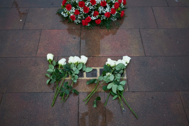 Ofrena floral a Castellar pel 80è aniversari de l'alliberació de Mauthausen | Q.Pascual Ofrena floral a Castellar pel 80è aniversari de l'alliberació de Mauthausen | Q.Pascual