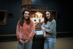 D'esquerra a dreta, Rat i Núria Anglès, pessebristes. || Q. P.