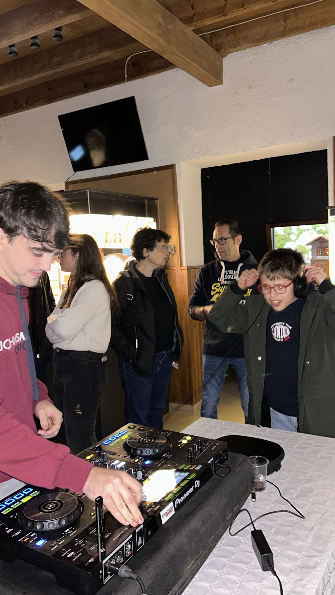 DJ Joan va animar la Nit del Pessebre. || CEDIDA