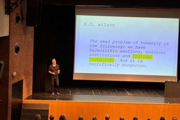 L'Auditori s'ha omplert per escoltar la primera xerrada de l'any | O.Ferran L'Auditori s'ha omplert per escoltar la primera xerrada de l'any | O.Ferran