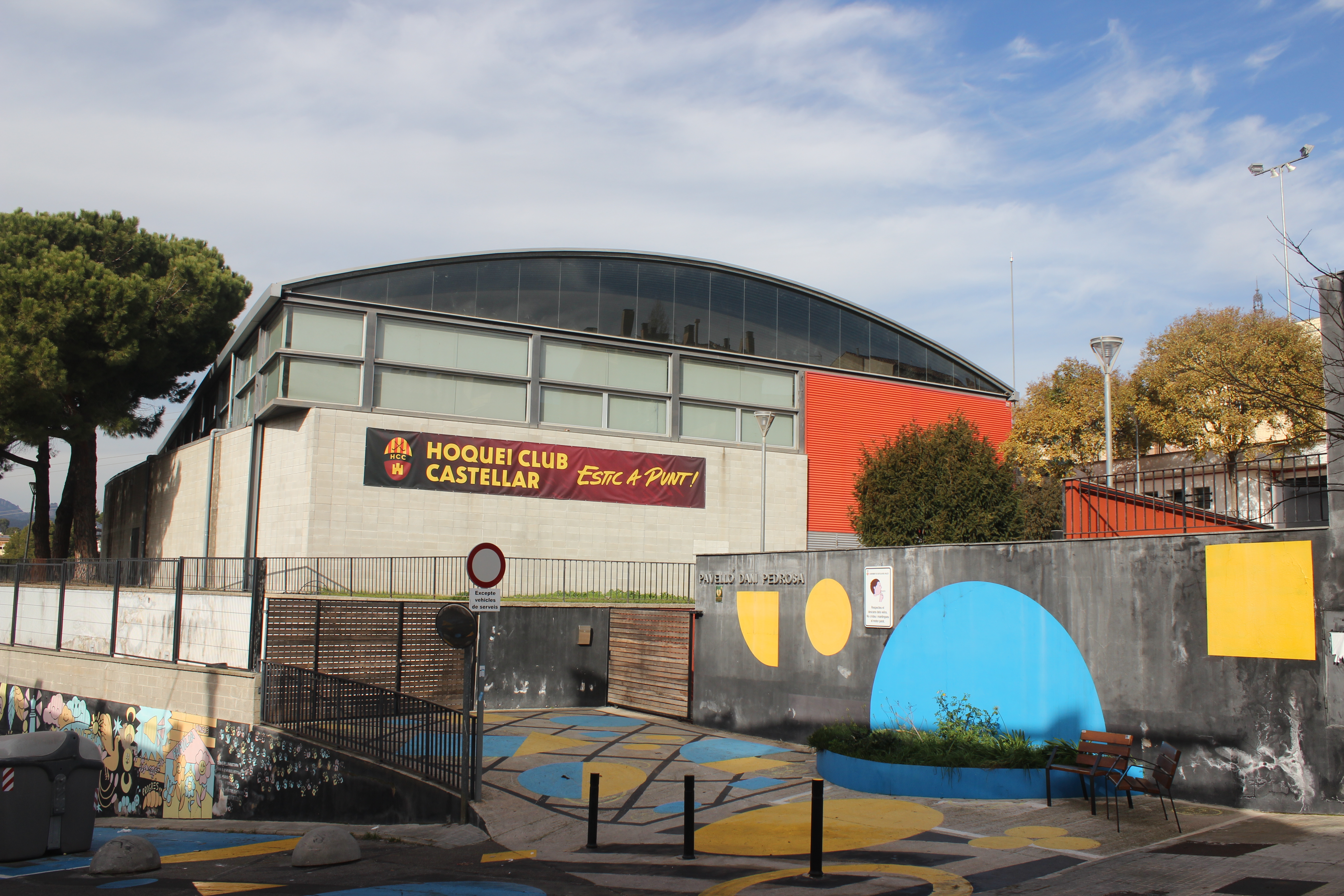 Entrada del pavelló Dani Pedrosa.