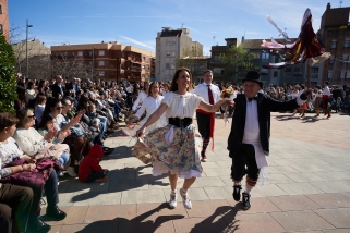 Un moment de la gran ballada final del Carnaval de gitanes, que s'ha estrenat aquest 2026 amb gran èxit || Q. Pascual