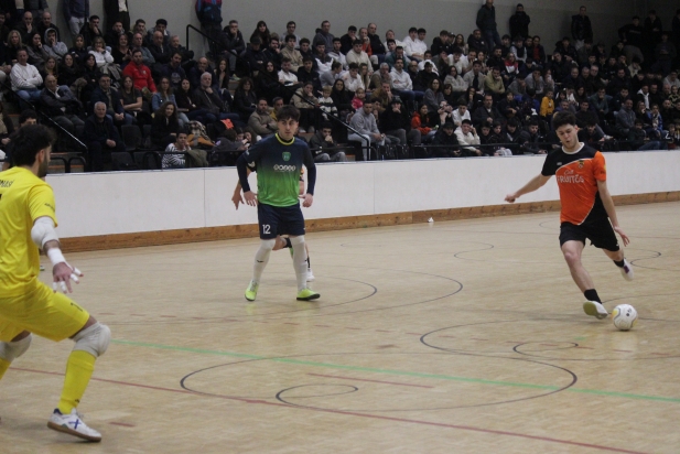 David Giménez va anotar el 4-4 des dels 10 metres | O.Ferran David Giménez va anotar el 4-4 des dels 10 metres | O.Ferran