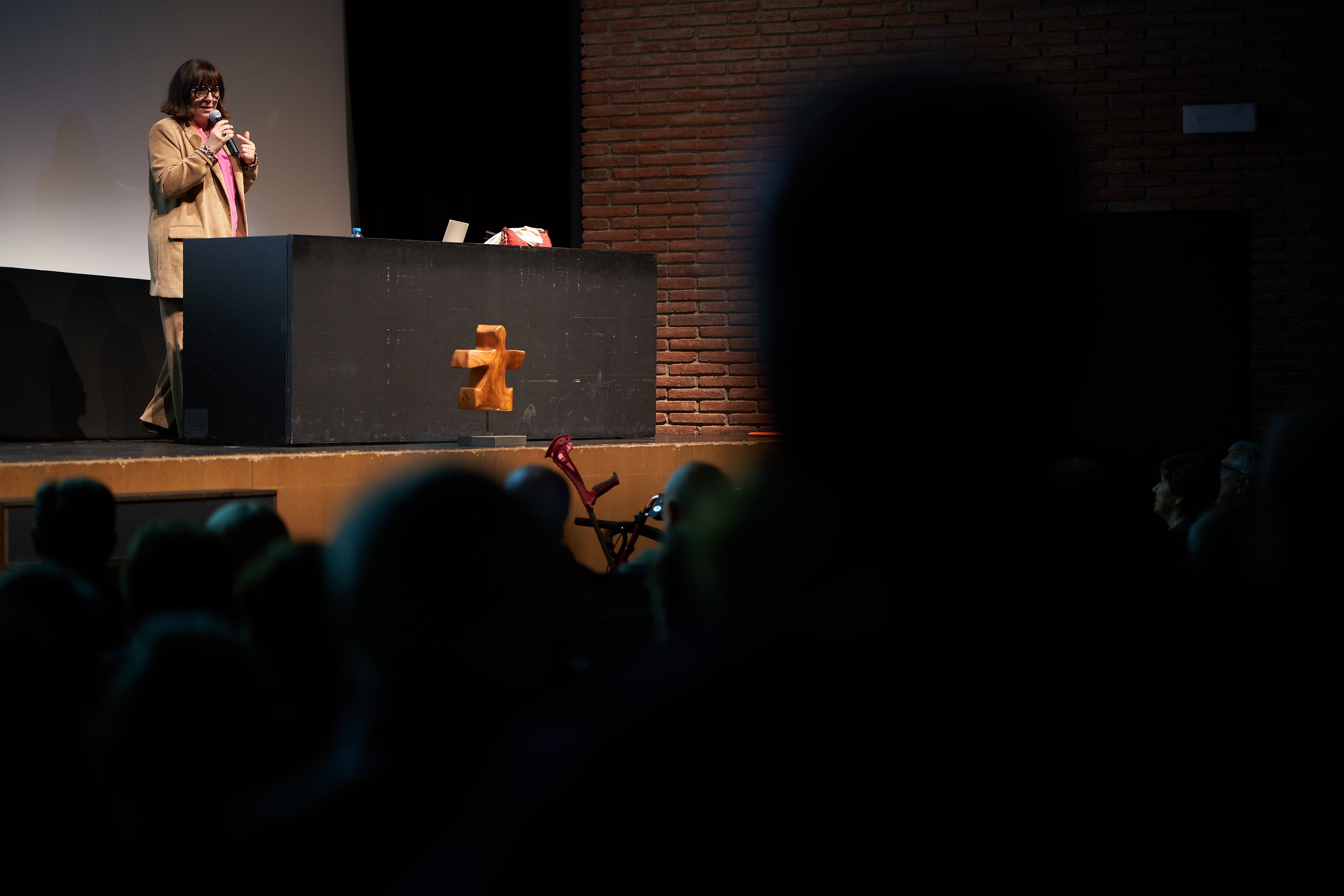 Judith Colell va oferir una xerrada per l'Aula d'Extensió Universitària per a Gent Gran, dimarts a la tarda. ||Q.P.