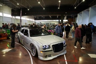 Un Chrysler 300C Touring modificat, present a l'Espai Tolrà.