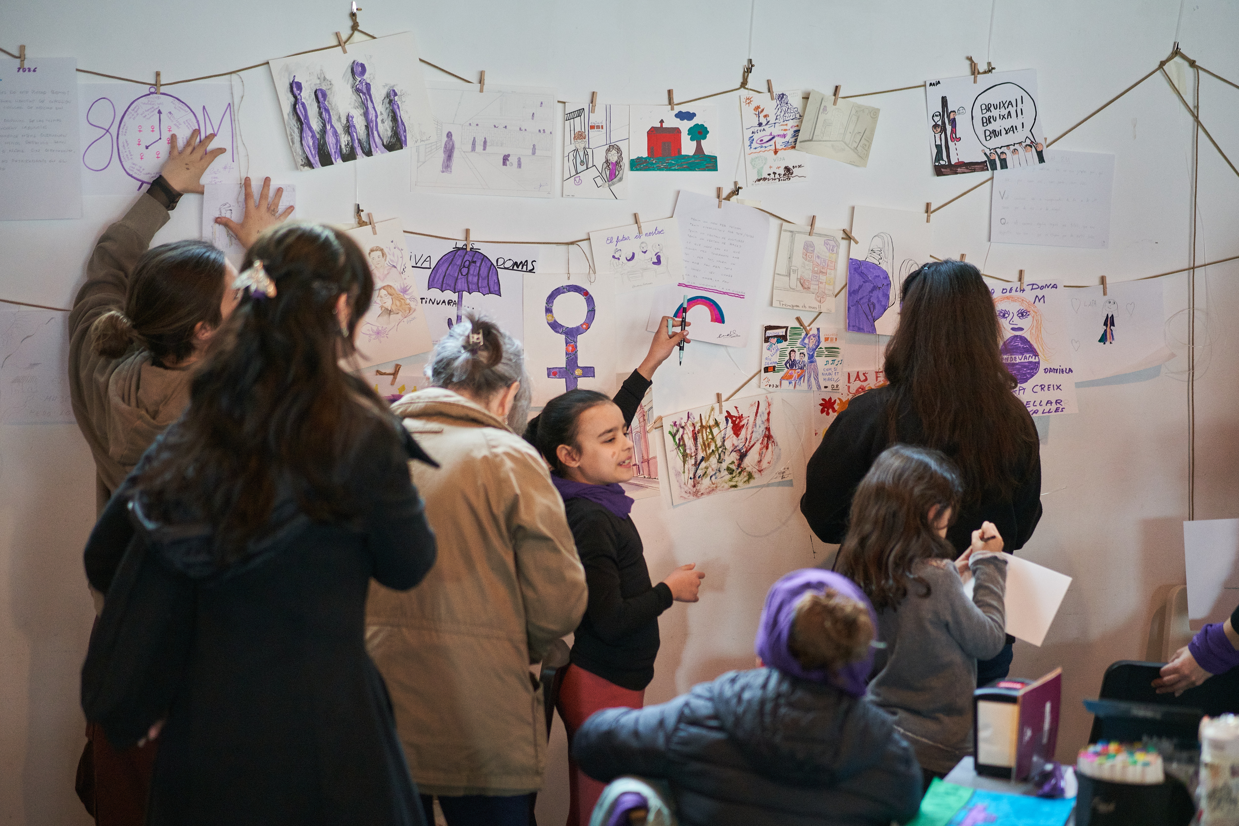 Els diferents dibuixos s'han penjat en una de les parets del Calissó i es podran veure durant tot el mes