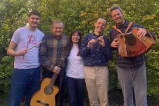 El grup Bufanúvols, liderat per Pau Tarruell i Carmina Mas, celebra 40 anys per Sant Josep. || CEDIDA