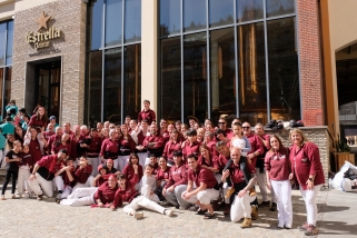 Els Castellers de Castellar van actuar a la Fàbrica Damm, diumenge 15. || CEDIDA