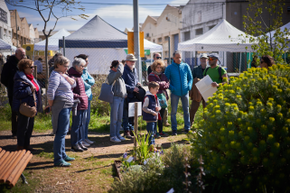 Alguns dels assistents a la fira del diumenge passat a l’INS Les Garberes.
