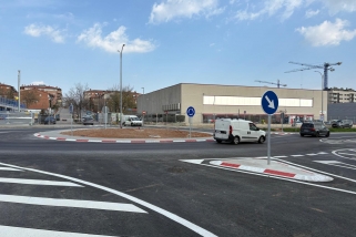 La rotonda amb un dels laterals oberts a primera hora de la tarda