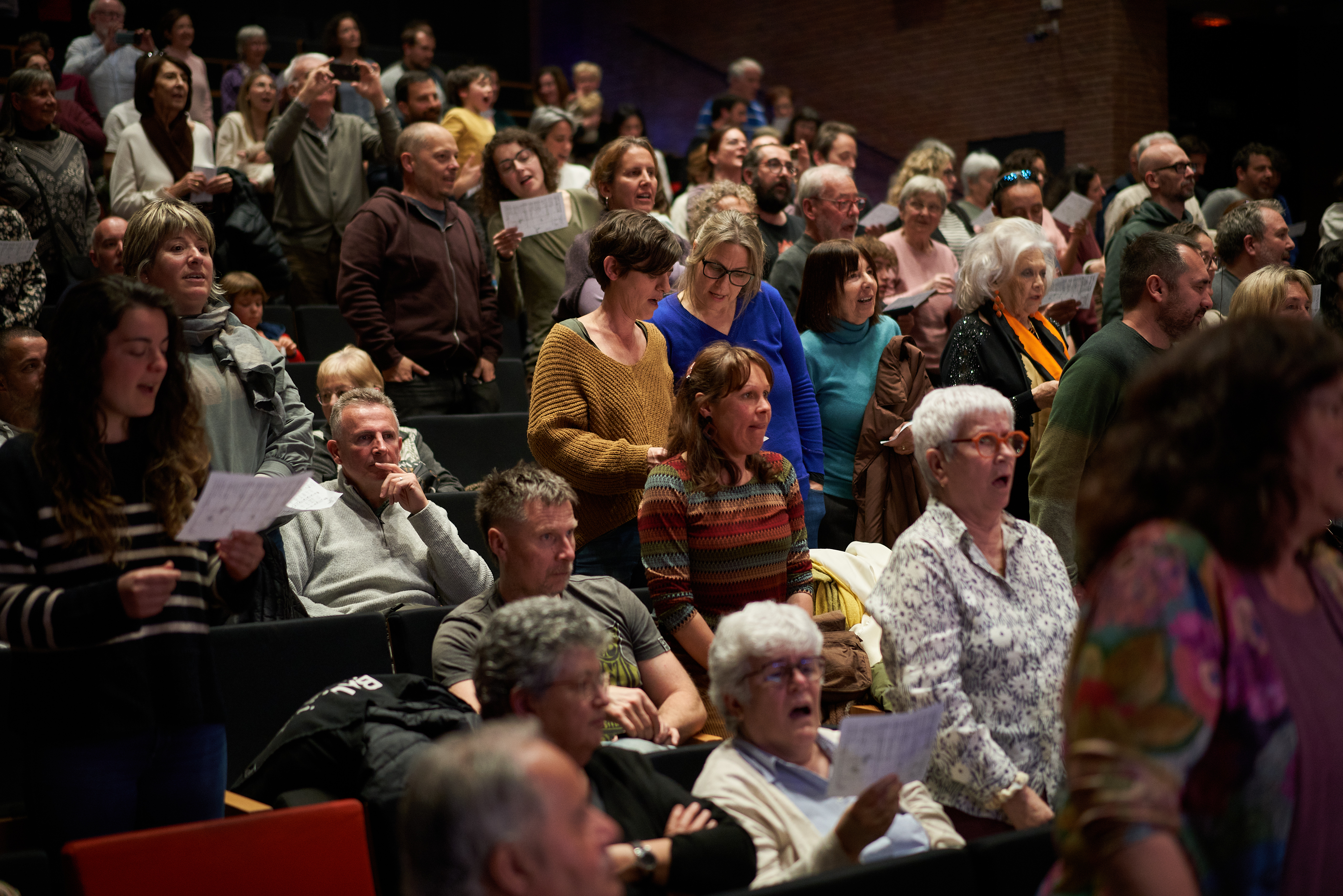 L'Auditori Municipal, ple de gom a gom, va gaudir del concert del Cor Sant Esteve. || Q. P.