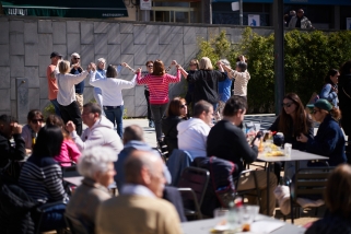 Aquest era l'ambient de Diumenge de Rams al Cal Calissó amb una actuació de sardanes i danses del món