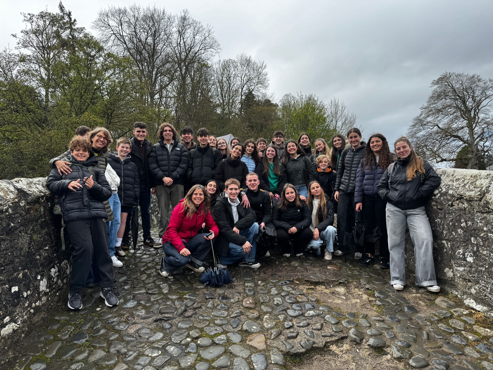 Alumnat escocès i català que ha compartit cinc dies d'assajos a Escòcia. || CEDIDA