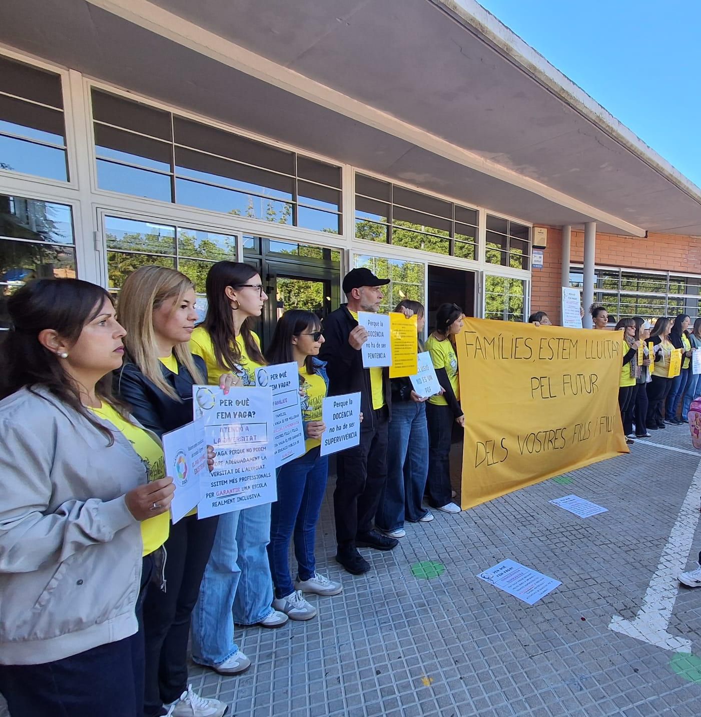 Concentració al Mestre Pla.