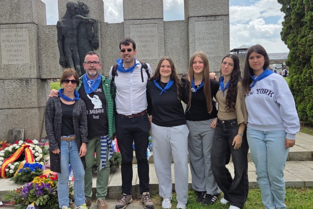 La delegació castellarenca al monument republicà de Mauthausen  en una imatge de dilluns passat