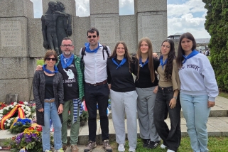 La delegació castellarenca al monument republicà de Mauthausen  en una imatge de dilluns passat
