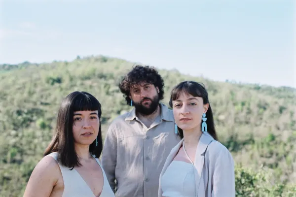 Elena Ribera, Ramon Franch i Laia Tatjé, integrants de Fem Goig. El trio actua dissabte 23 a l’ermita de les Arenes. ||  CEDIDA