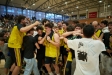 Jugadors i afició van celebrar la permanència sobre el parquet del pavelló Puigverd.