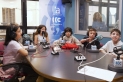 Els alumnes de cinquè de FEDAC Castellar presentant el seu projecte al programa 'La Redacció'