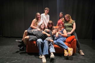 Intèrprets de ‘RE:7’, la proposta teatral que s’estrena a l’Esbart Teatral de Castellar aquest dissabte. || CEDIDA