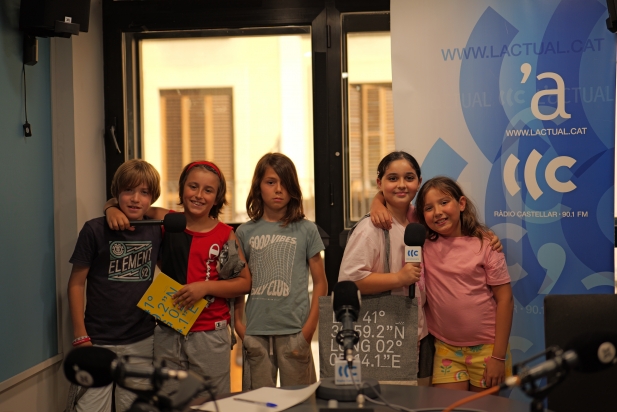 Els equips 'Mai Perdrem' i 'Les Twins', en ordre